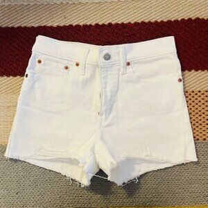 HIGH RISE LEVI'S WHITE SHORTS